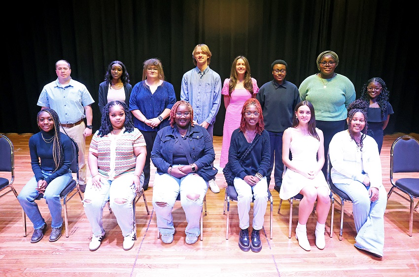 An induction ceremony for new members of the Eta Upsilon chapter of Phi Theta Kappa on EMCC’s Scooba campus took place Oct. 16 in Stennis Hall auditorium.